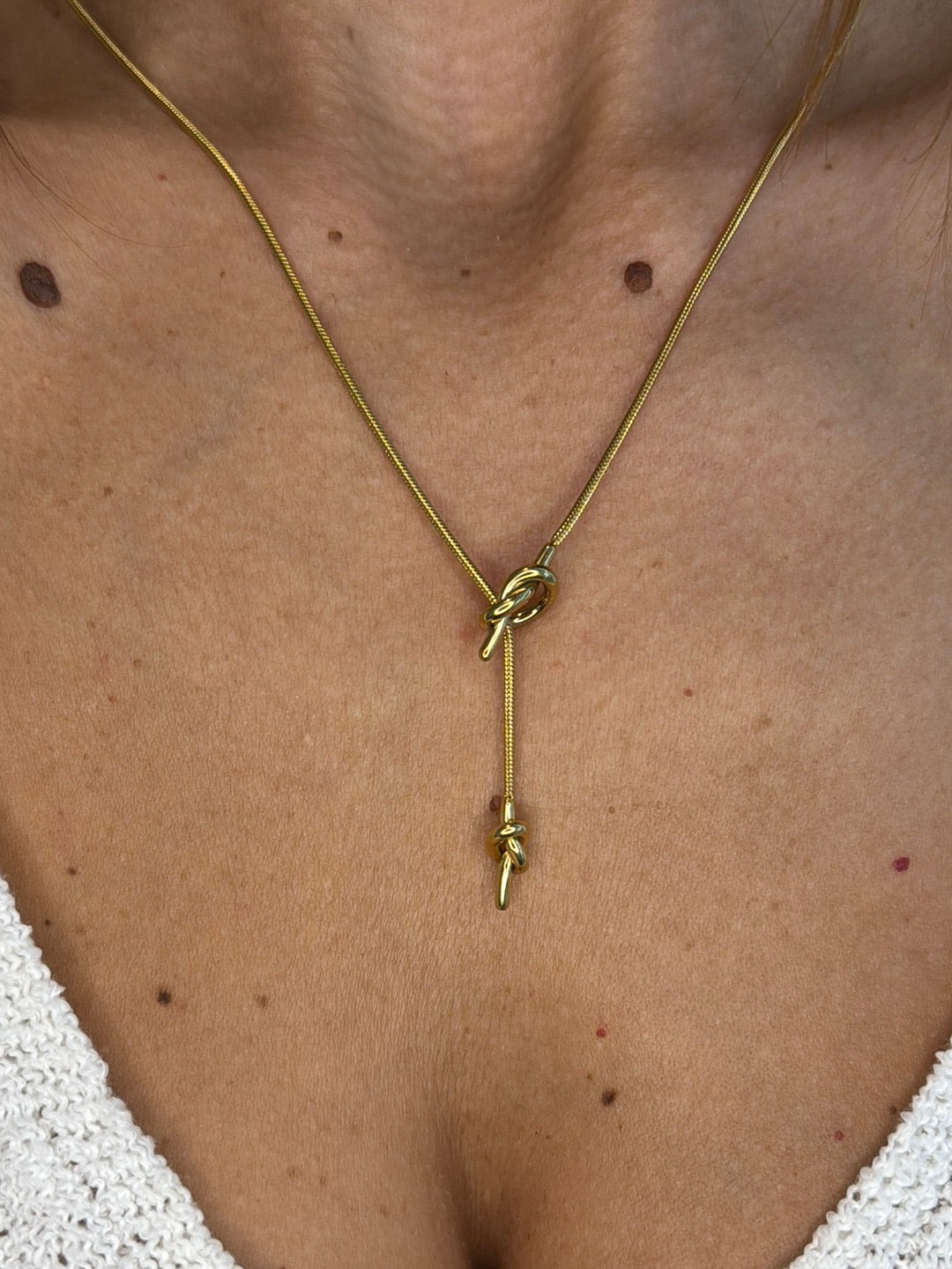Magic Necklace: Moving Knots