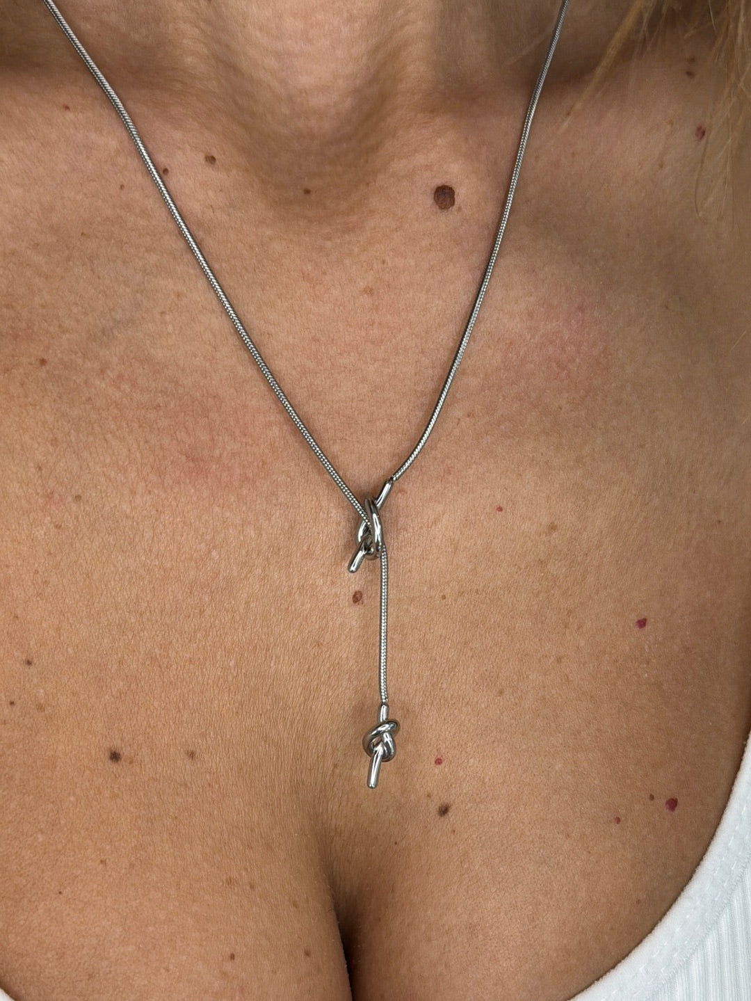 Magic Necklace: Moving Knots